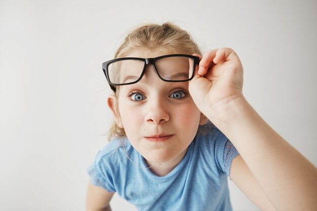 Jak wybrać odpowiednie okulary sportowe dla dziecka z wadą wzroku?