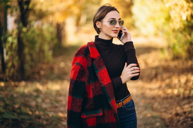 Jak wybrać idealny szalik, który dopełni Twoją jesienną stylizację?